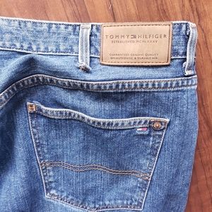Vtg Tommy Hilfiger Y2K Relaxed Fit medium wash Jeans 42x30